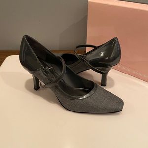 Bandolino Applause Grey Fabric Heels; size 7.5